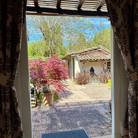 Domaine Des Monges Bed and Breakfast Saint-Seurin-de-Prats Exteriör bild