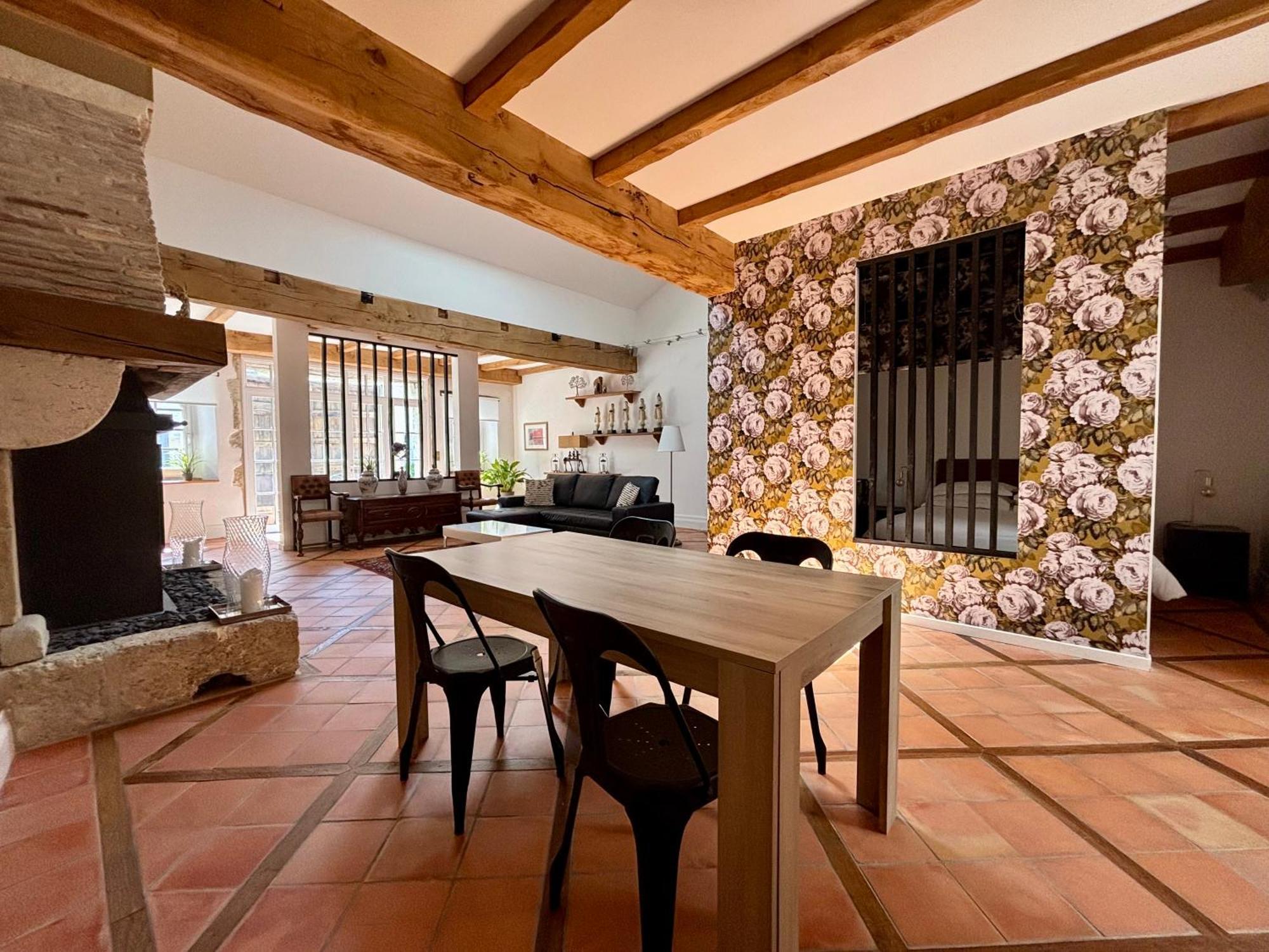 Domaine Des Monges Bed and Breakfast Saint-Seurin-de-Prats Exteriör bild